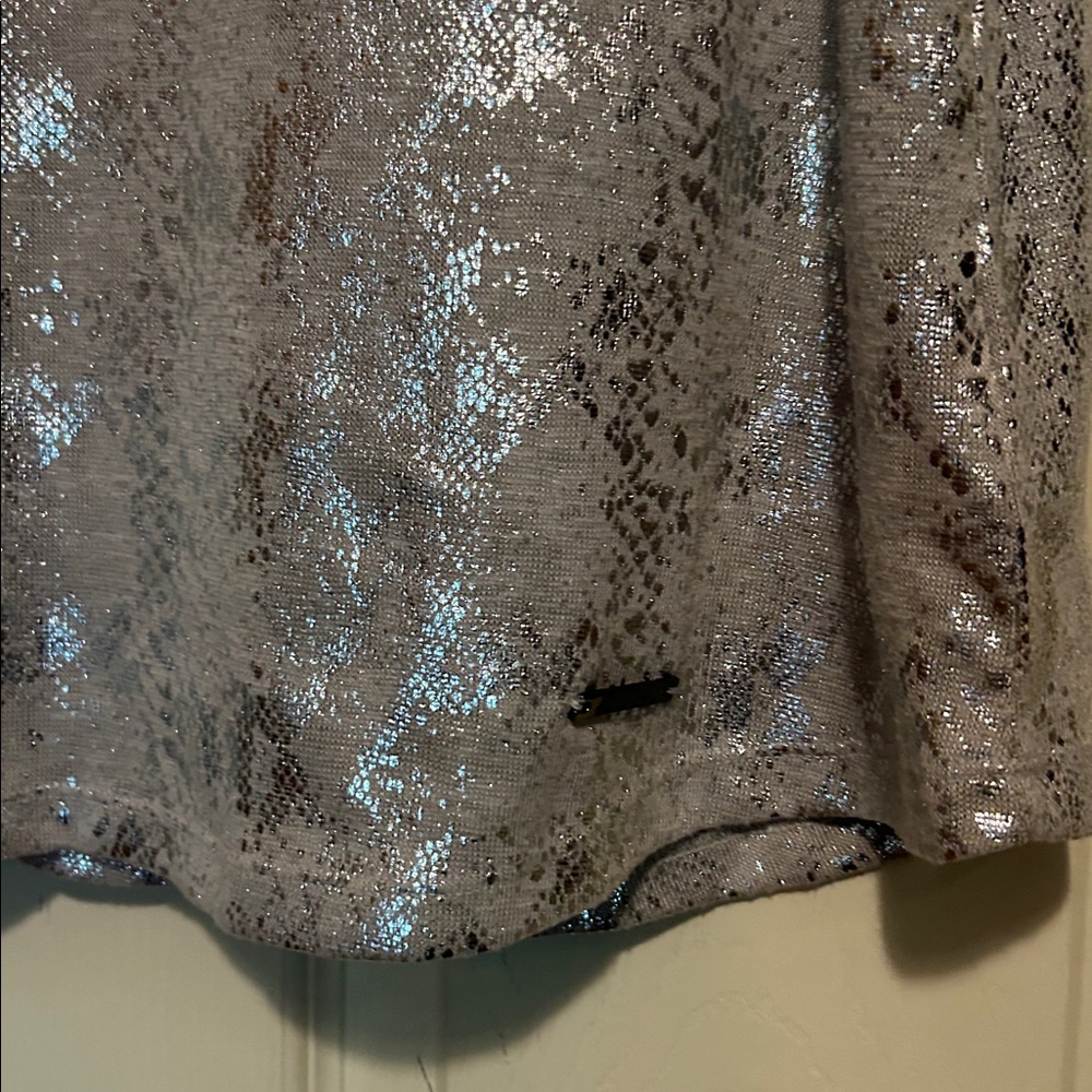 Jones New York Mock Neck Gray Foil Silver Animal Print Sleeveless Top Size Large - Picture 3 of 7